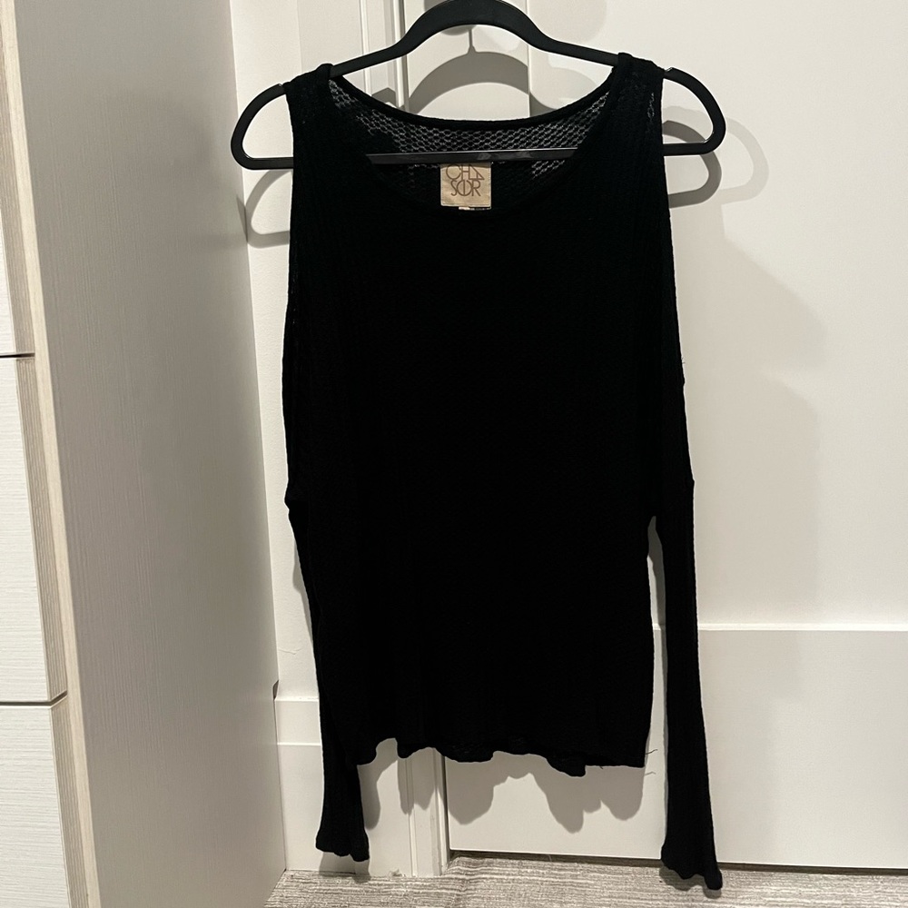 Chaser waffle cold shoulder black top size medium